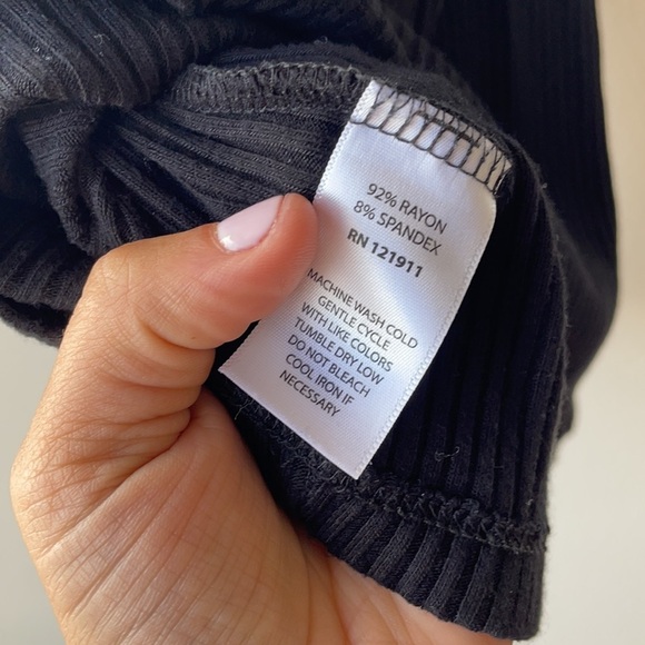 LNA ribbed cold shoulder turtleneck - Picture 5 of 5